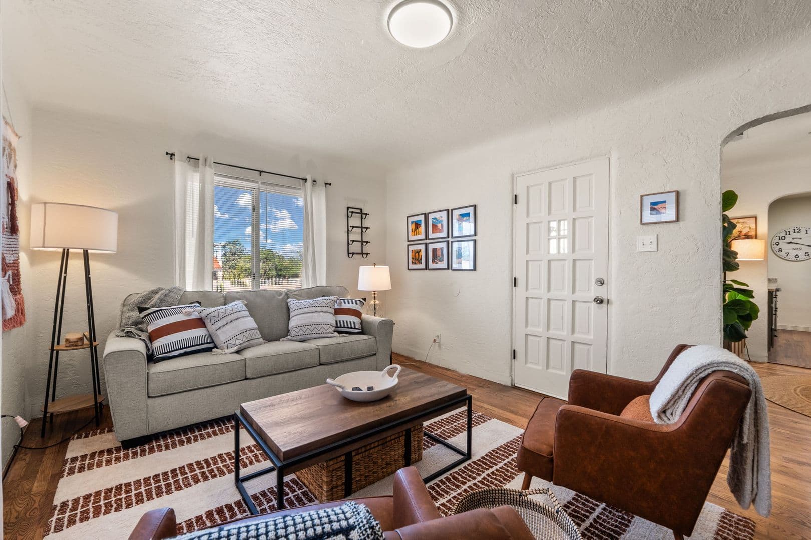 Albuquerque House: 2210 Broadway Blvd NE