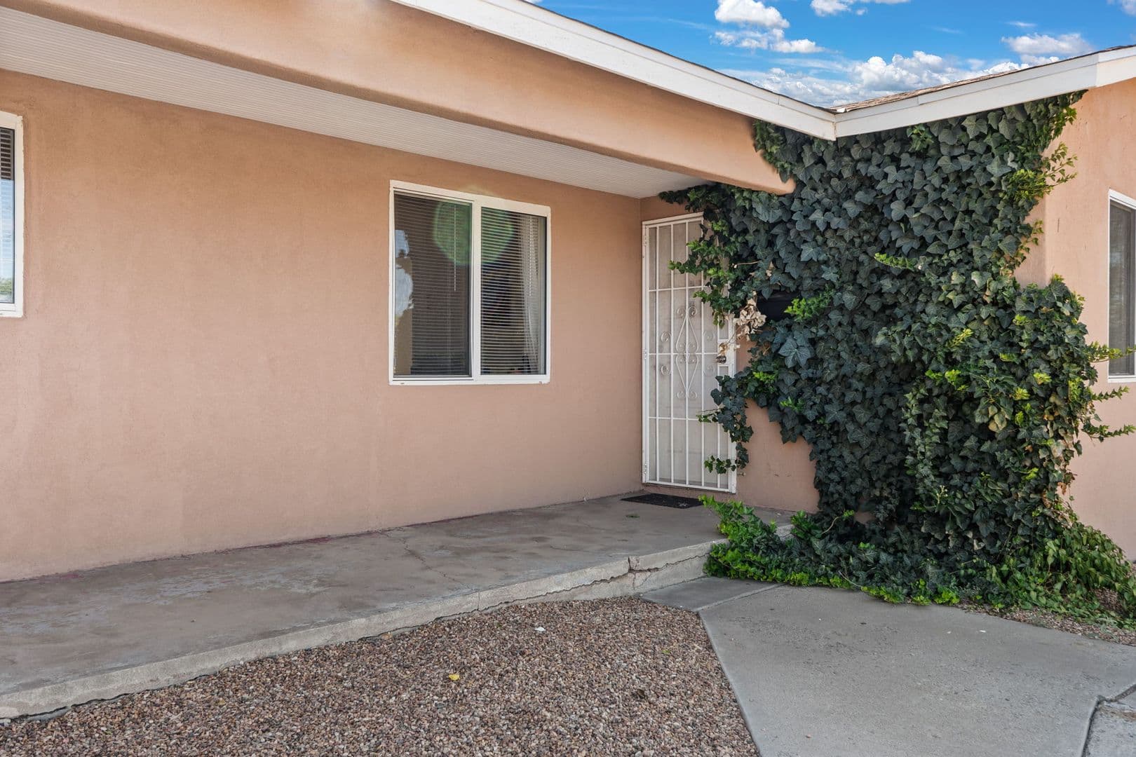 Albuquerque House: 2210 Broadway Blvd NE