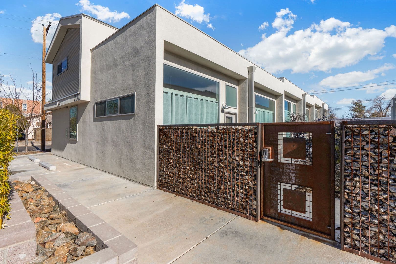 Albuquerque Apartment: 200 Cornell SE