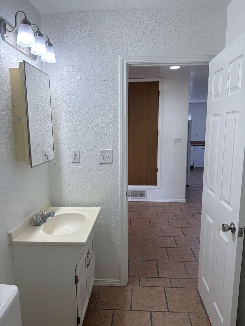 Rio Rancho Apartment: 686 Tulip Rd SE
