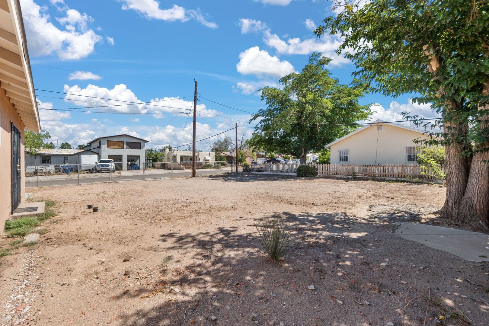 Albuquerque House: 2210 Broadway Blvd NE