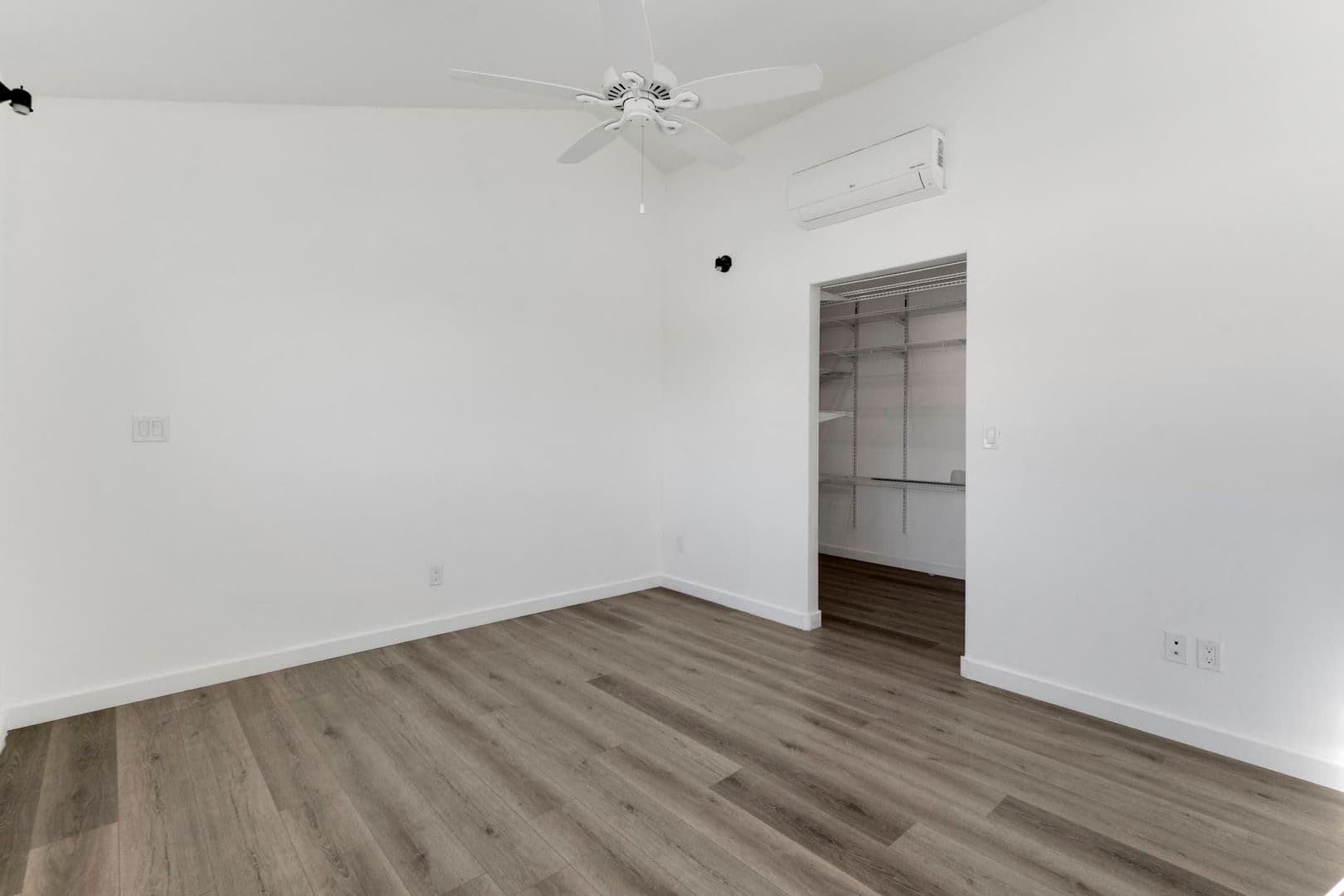 Albuquerque Apartment: 200 Cornell SE