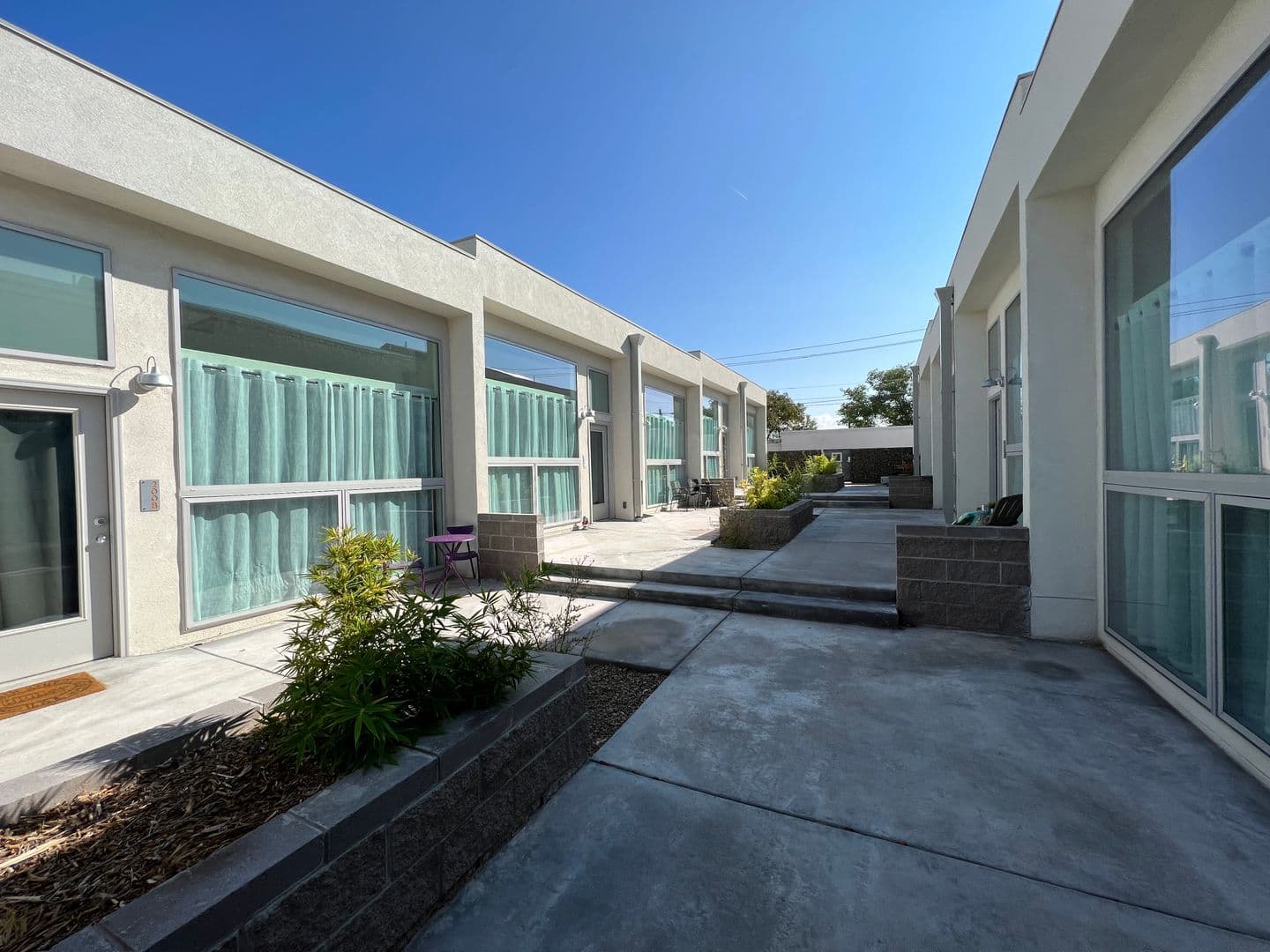Albuquerque Apartment: 200 Cornell SE