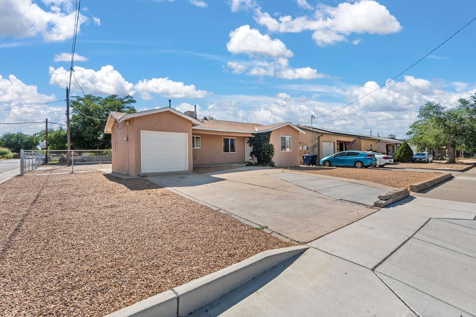Albuquerque House: 2210 Broadway Blvd NE