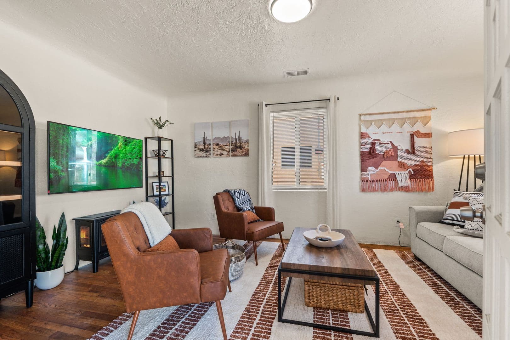 Albuquerque House: 2210 Broadway Blvd NE