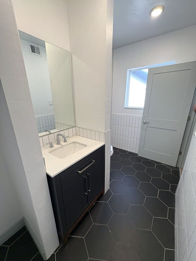 Albuquerque Apartment: 205 7th Street NW