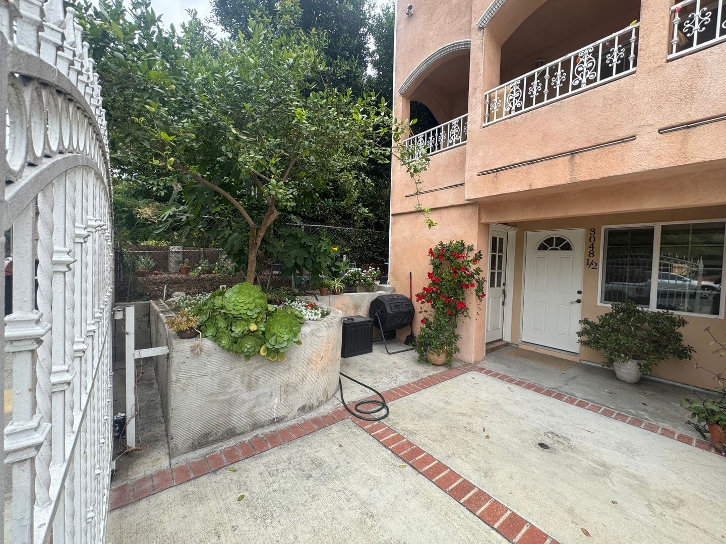 Los Angeles Multiplex: 3048 1/2 Perlita Avenue