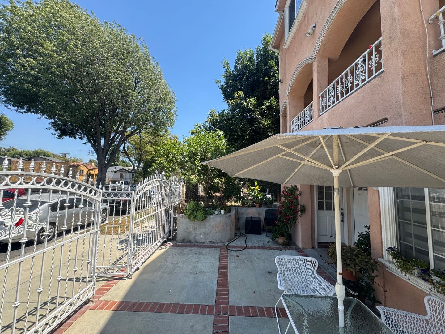 Los Angeles Multiplex: 3048 1/2 Perlita Avenue
