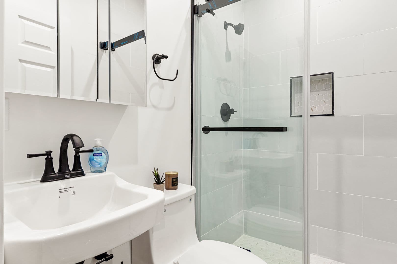 Los Angeles Apartment: 1736 Kelton Ave.