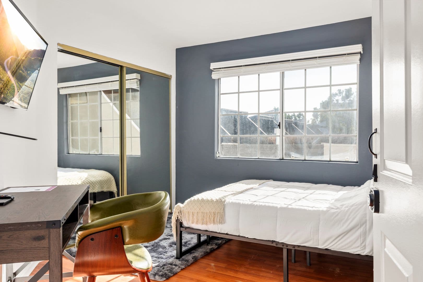 Los Angeles Apartment: 10777 Ashton
