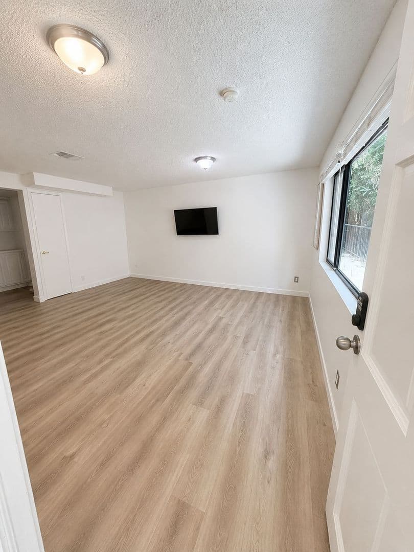 Los Angeles Apartment: 1823 Pelham 3