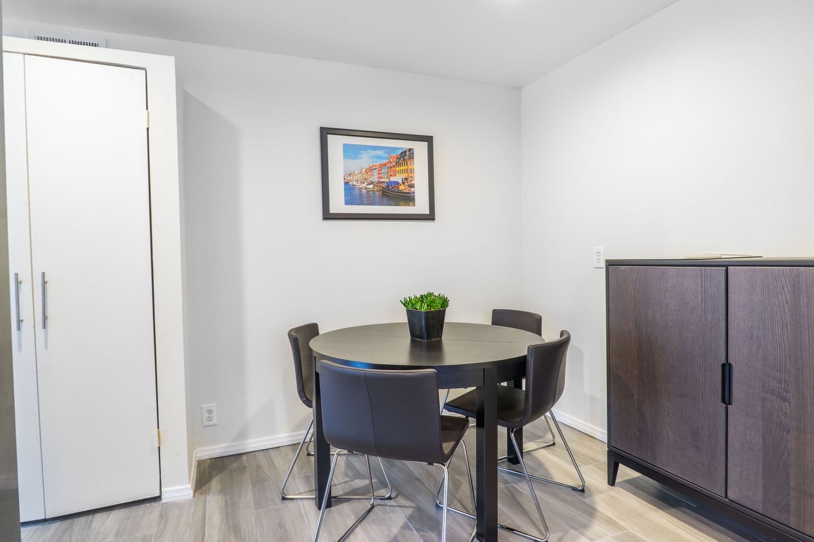 Los Angeles Apartment: 1823 Pelham 8
