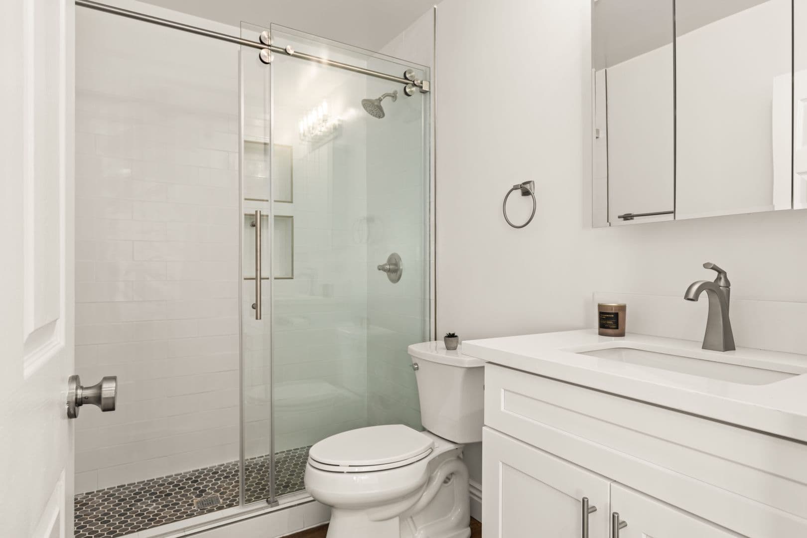 Los Angeles Apartment: 1713 Kelton Ave