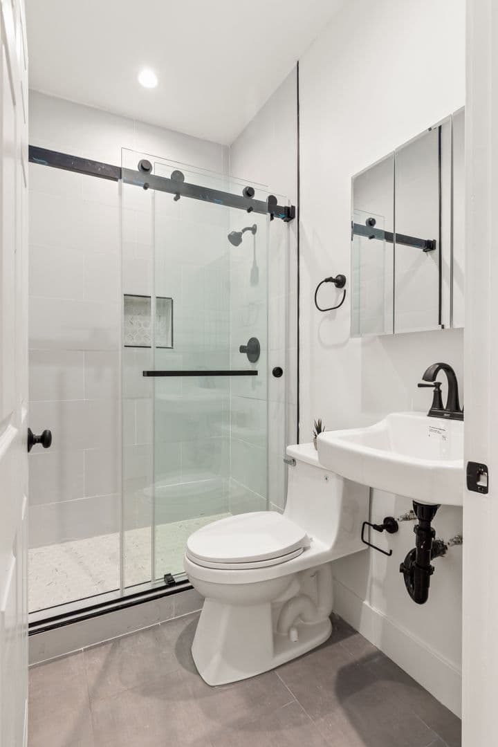 Los Angeles Apartment: 1736 1/2 Kelton Ave.
