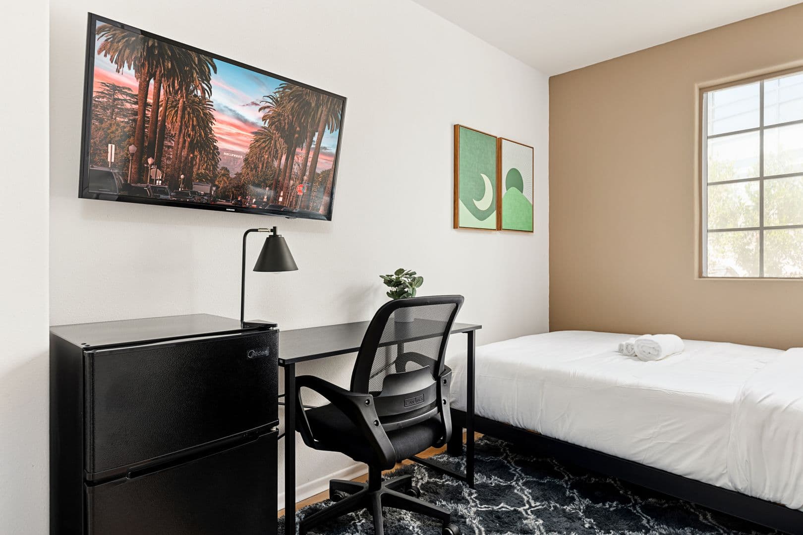 Los Angeles Apartment: 10777 Ashton