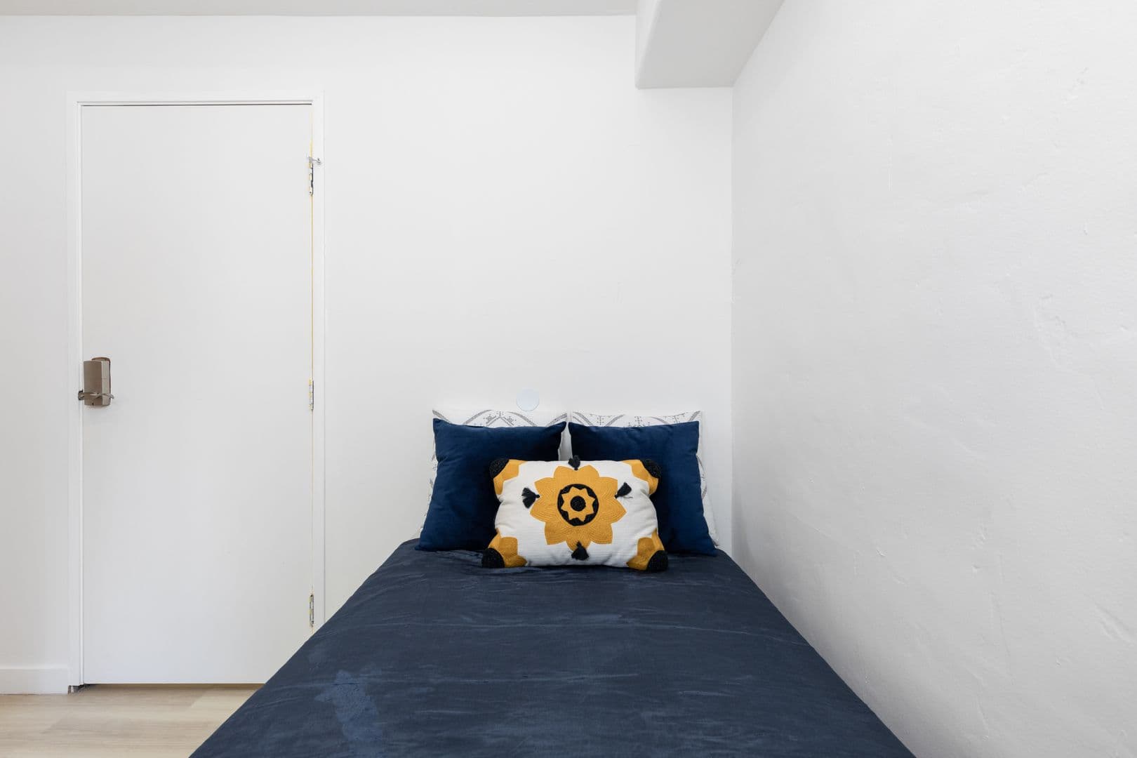 Los Angeles Apartment: 832 Hilgard Ave