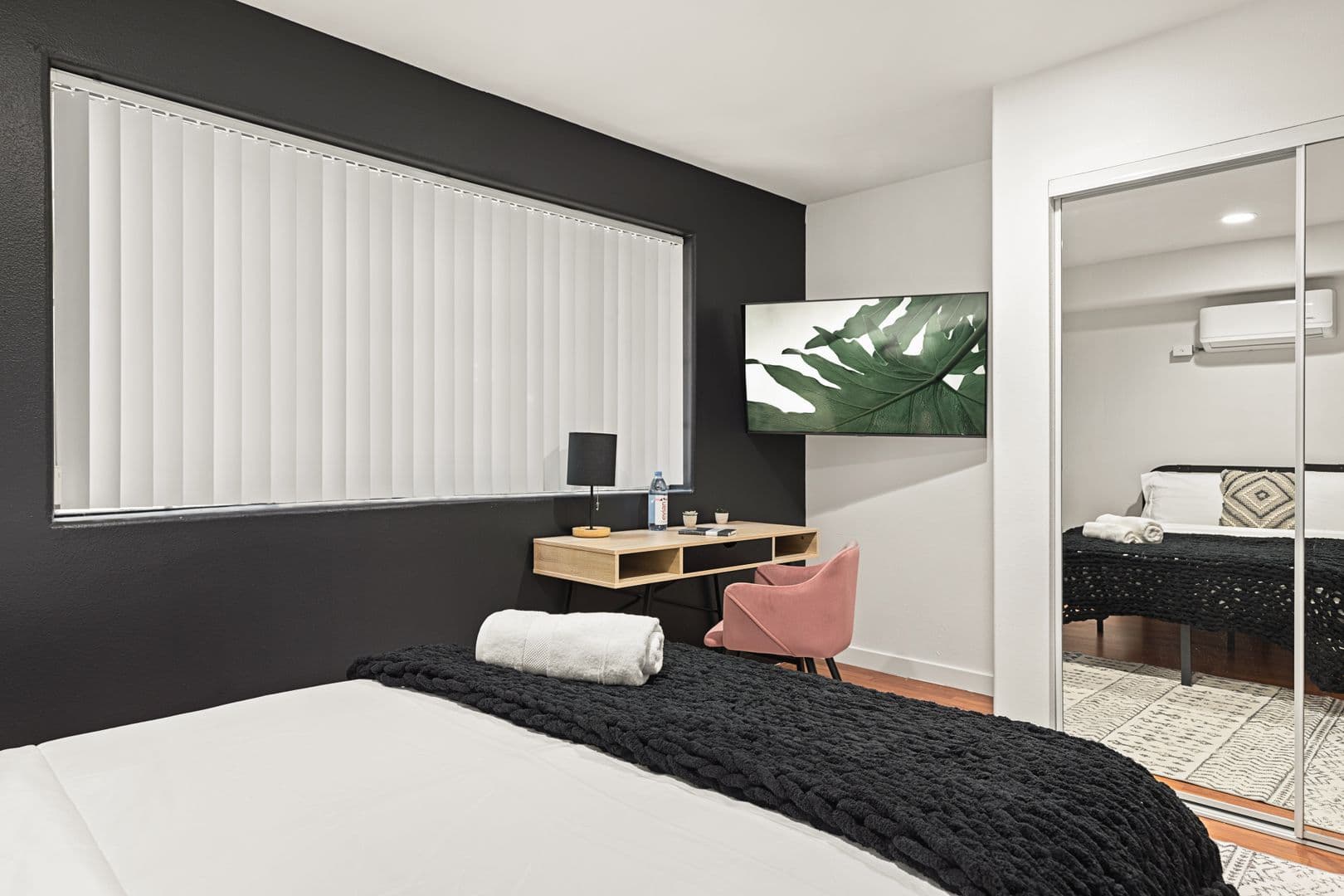 Los Angeles Apartment: 10777 Ashton
