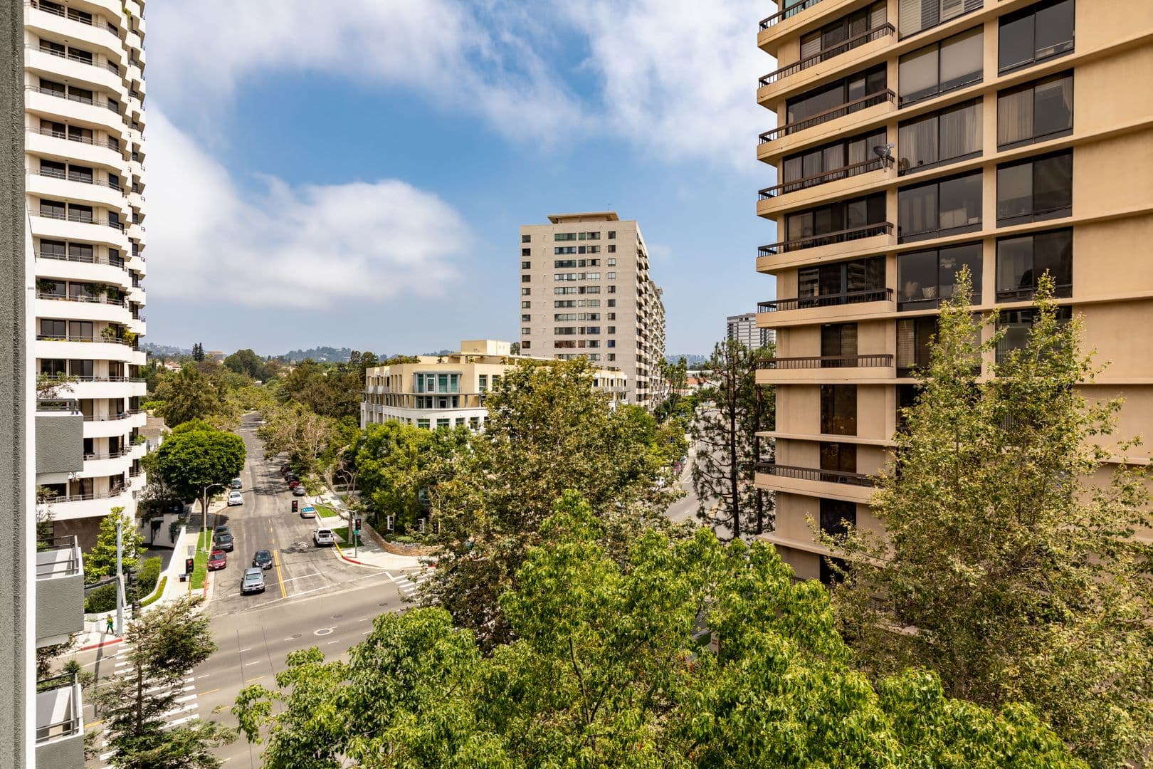 Los Angeles Apartment: 10600 Wilshire 611