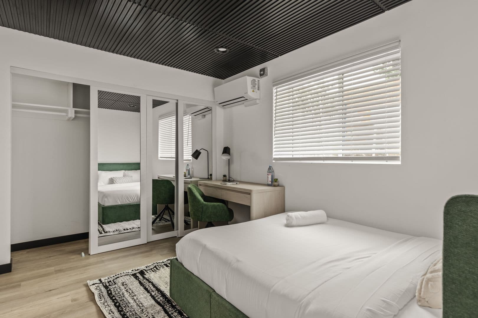 Los Angeles Apartment: 10773 Ashton - Single Room