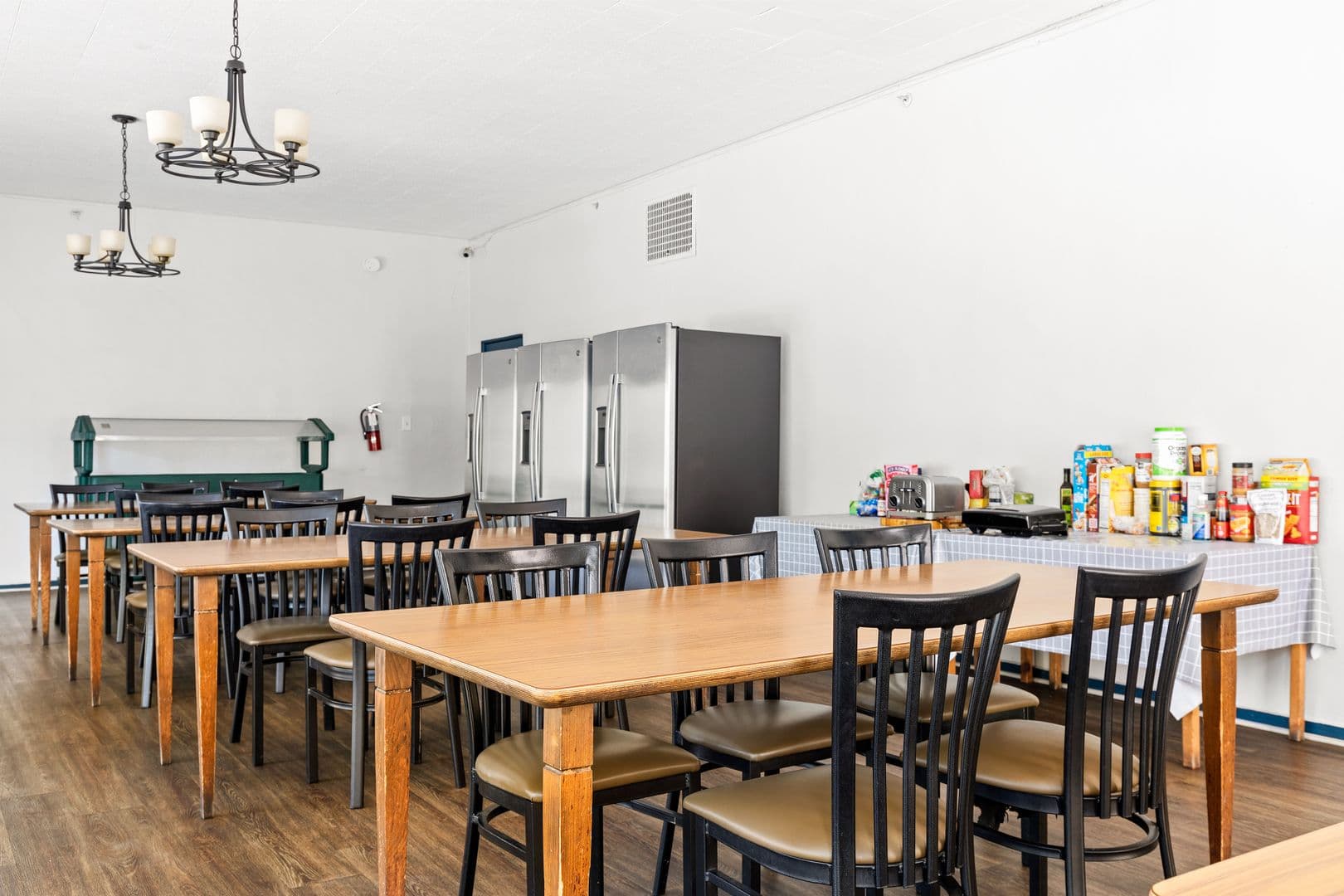Los Angeles Apartment: 840 Hilgard Ave