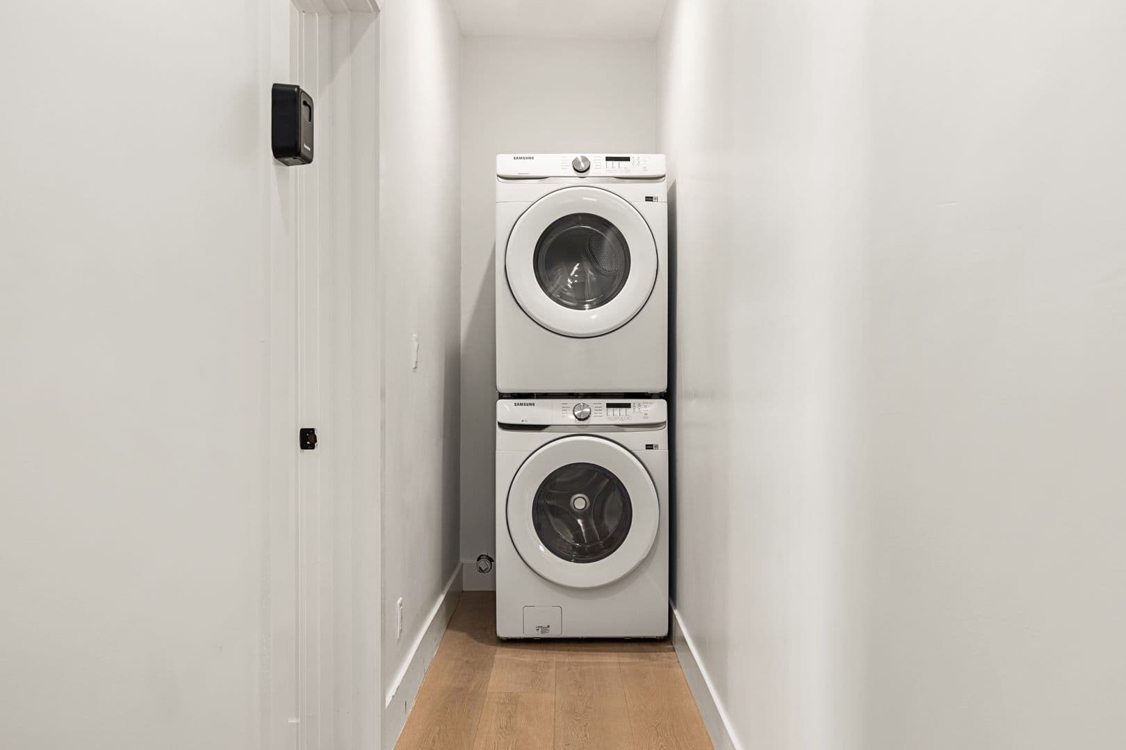 Los Angeles Apartment: 1736 1/2 Kelton Ave.