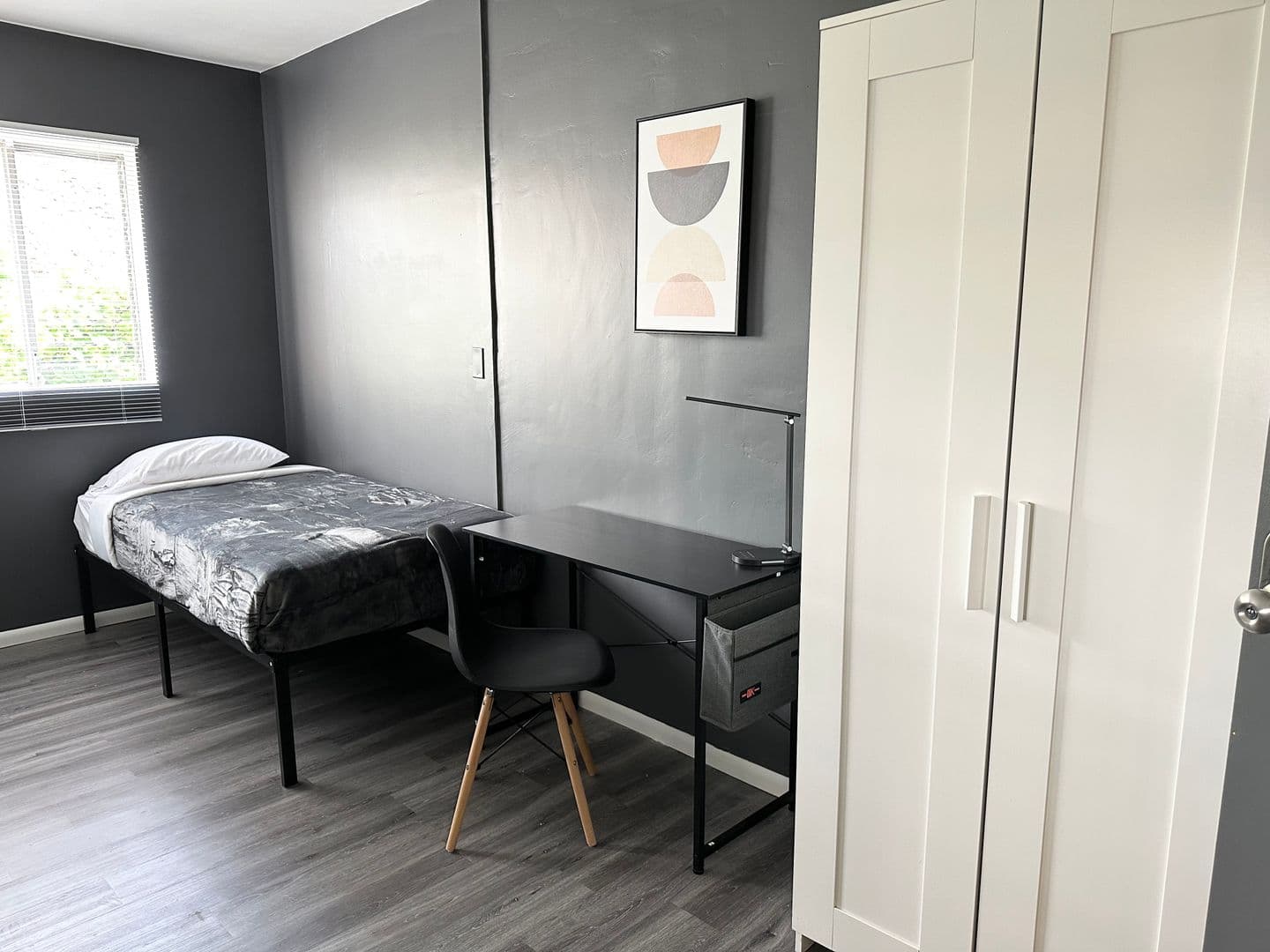 Los Angeles Apartment: 832 Hilgard Ave
