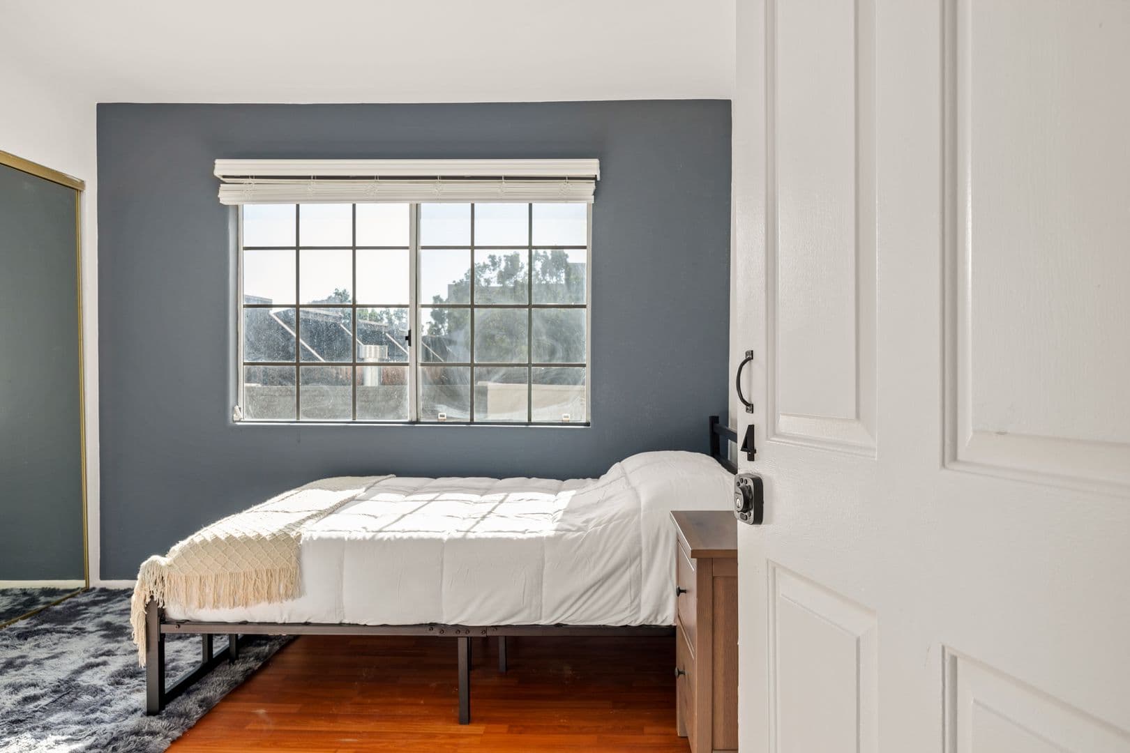 Los Angeles Apartment: 10777 Ashton