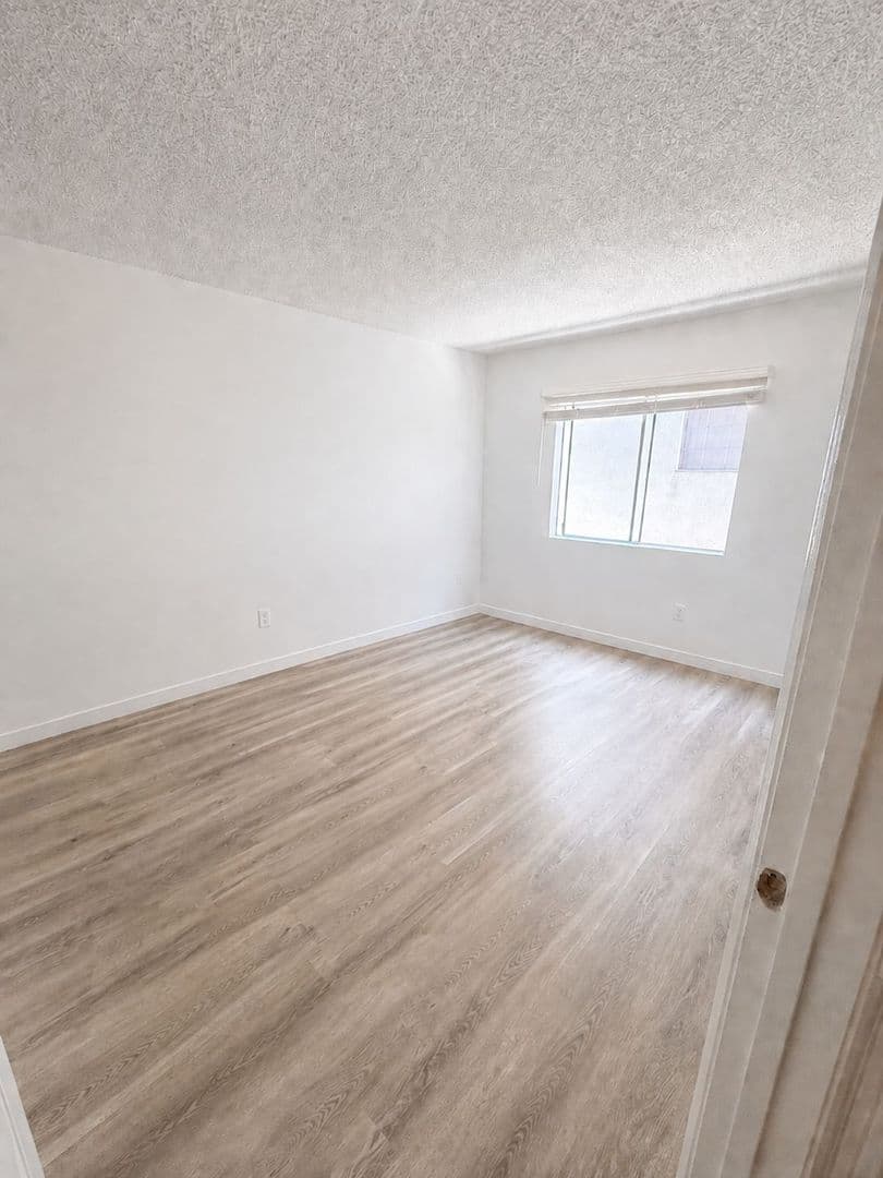 Los Angeles Apartment: 1823 Pelham 3