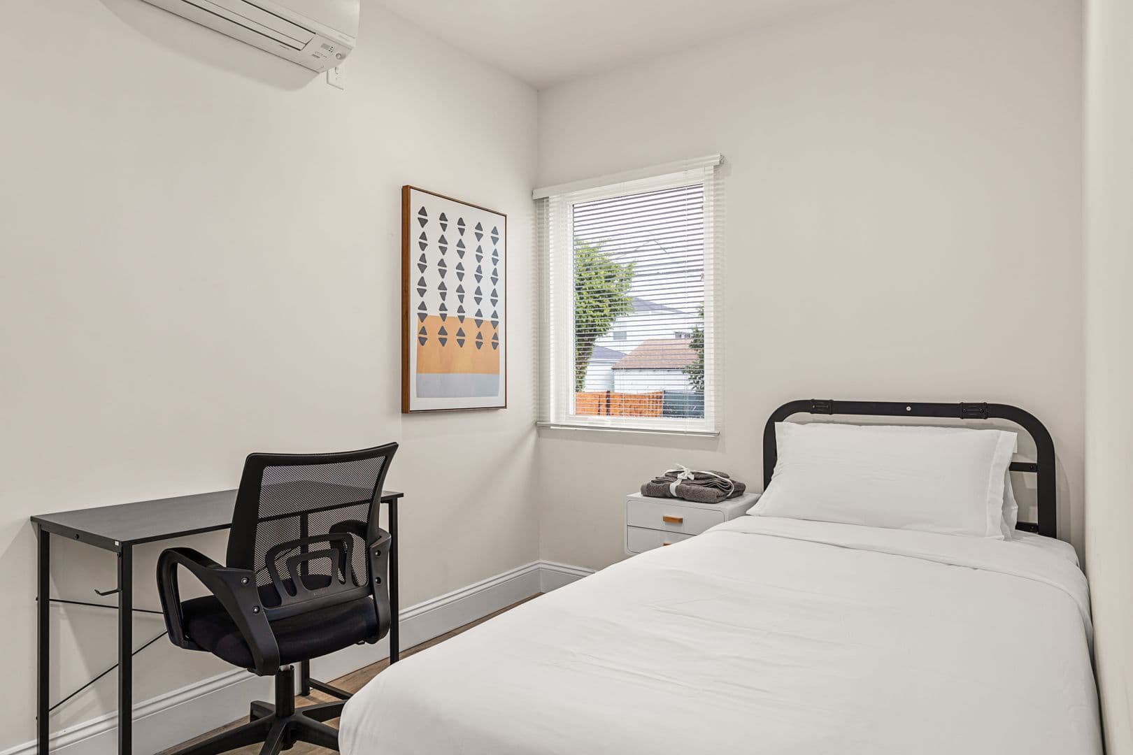 Los Angeles Apartment: 1738 S Kelton Ave.