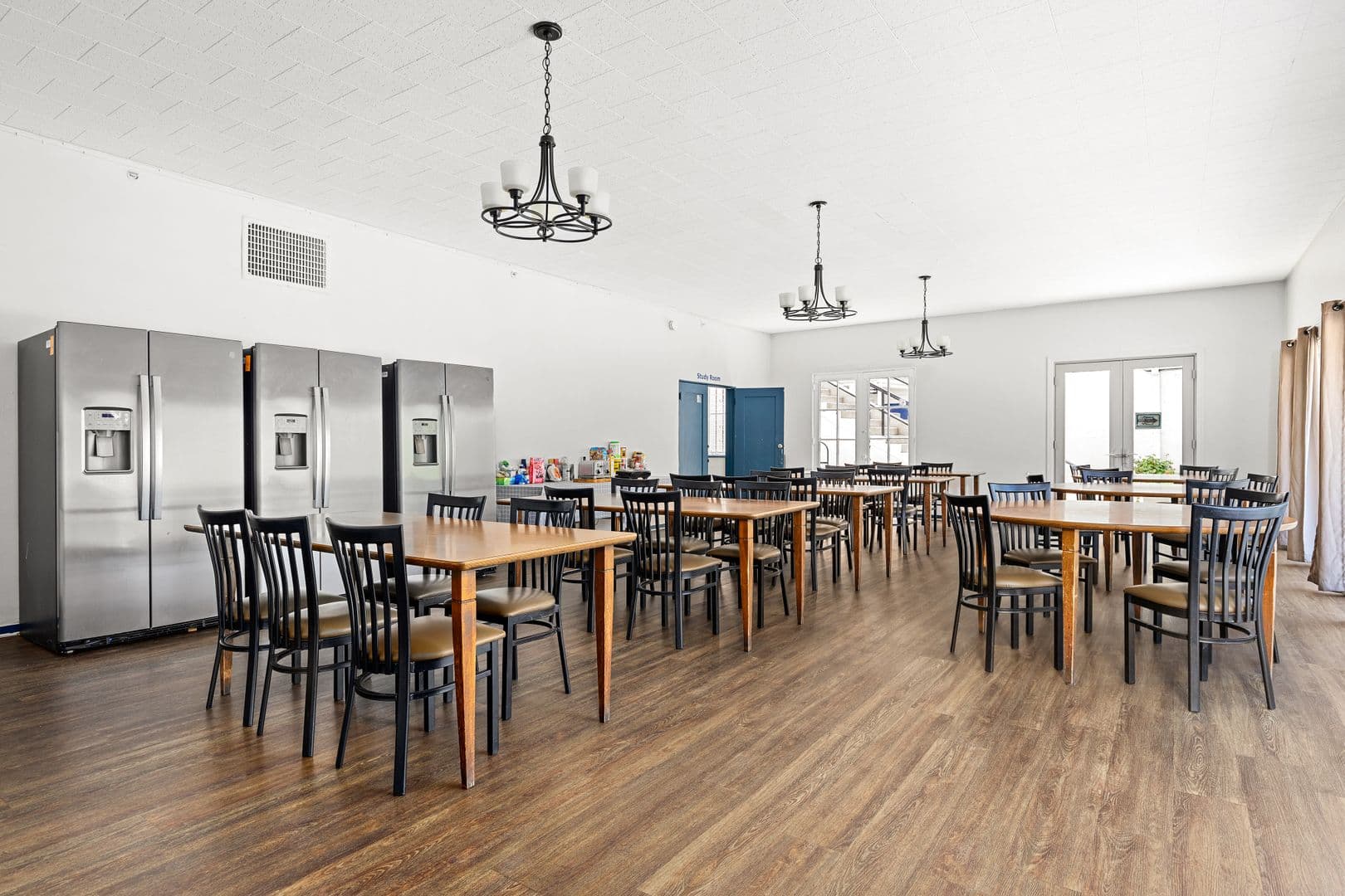 Los Angeles Apartment: 832 Hilgard Ave