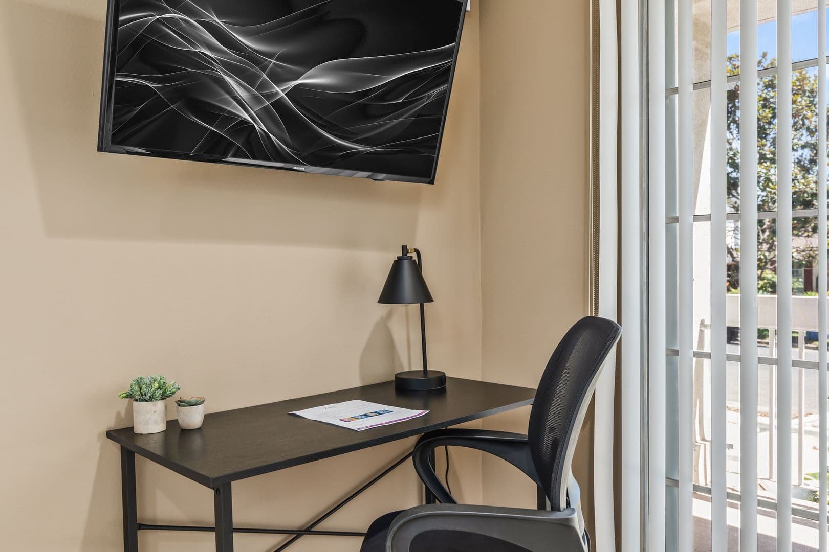 Los Angeles Apartment: 10777 Ashton
