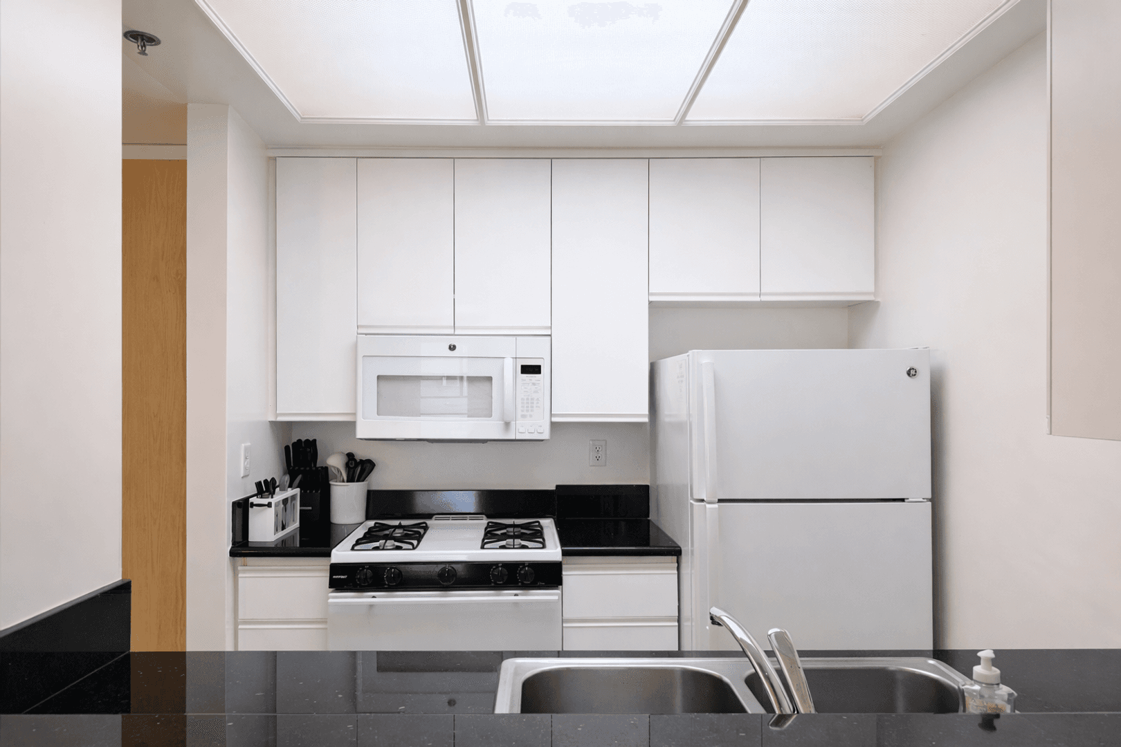 Los Angeles Apartment: 10600 Wilshire 308