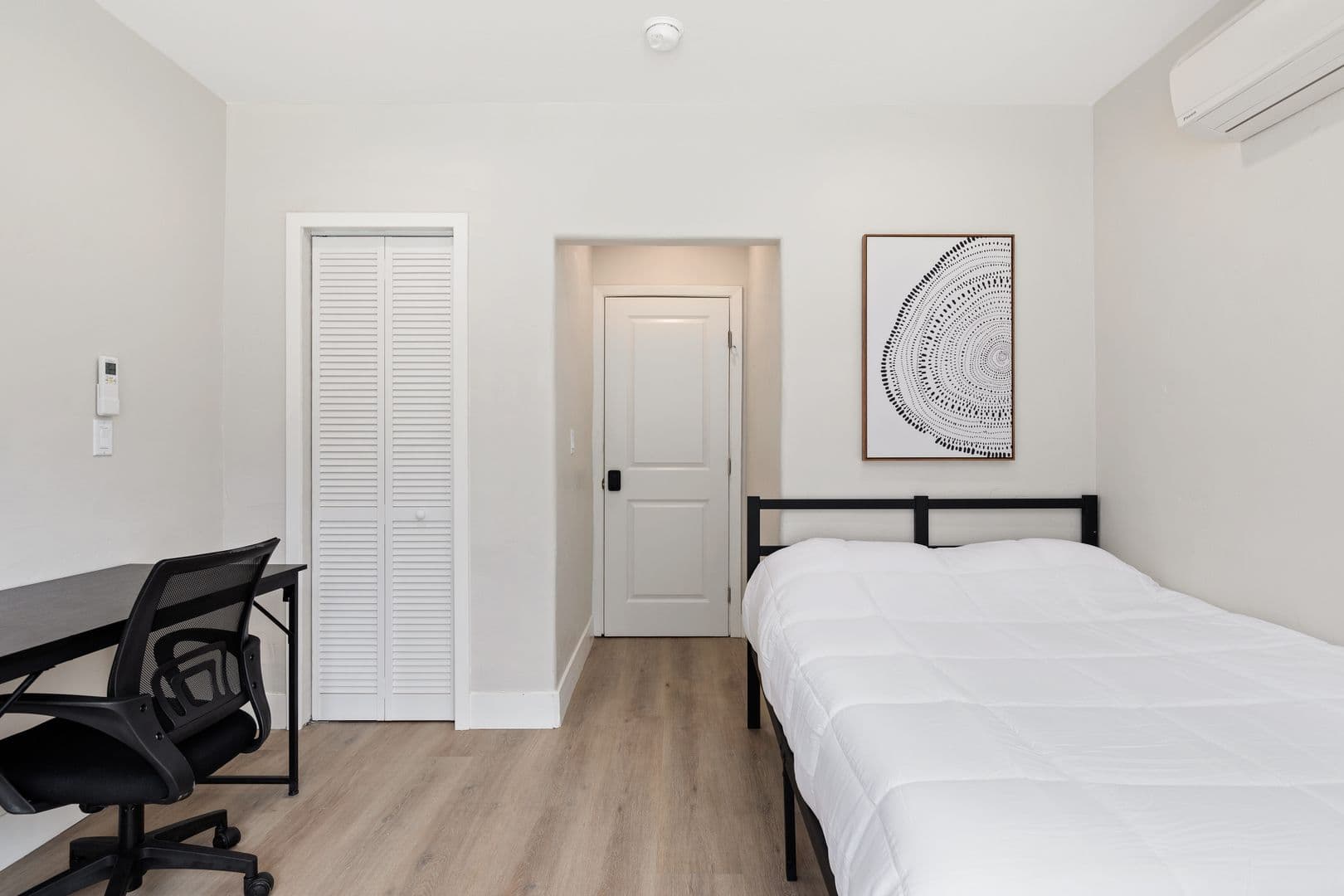 Los Angeles Apartment: 1709 Kelton Ave