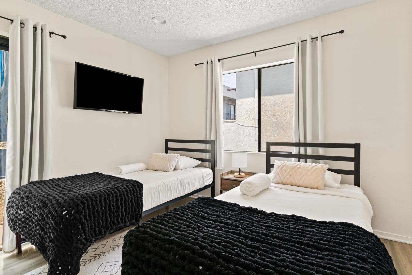 Los Angeles Apartment: 1823 Pelham 8