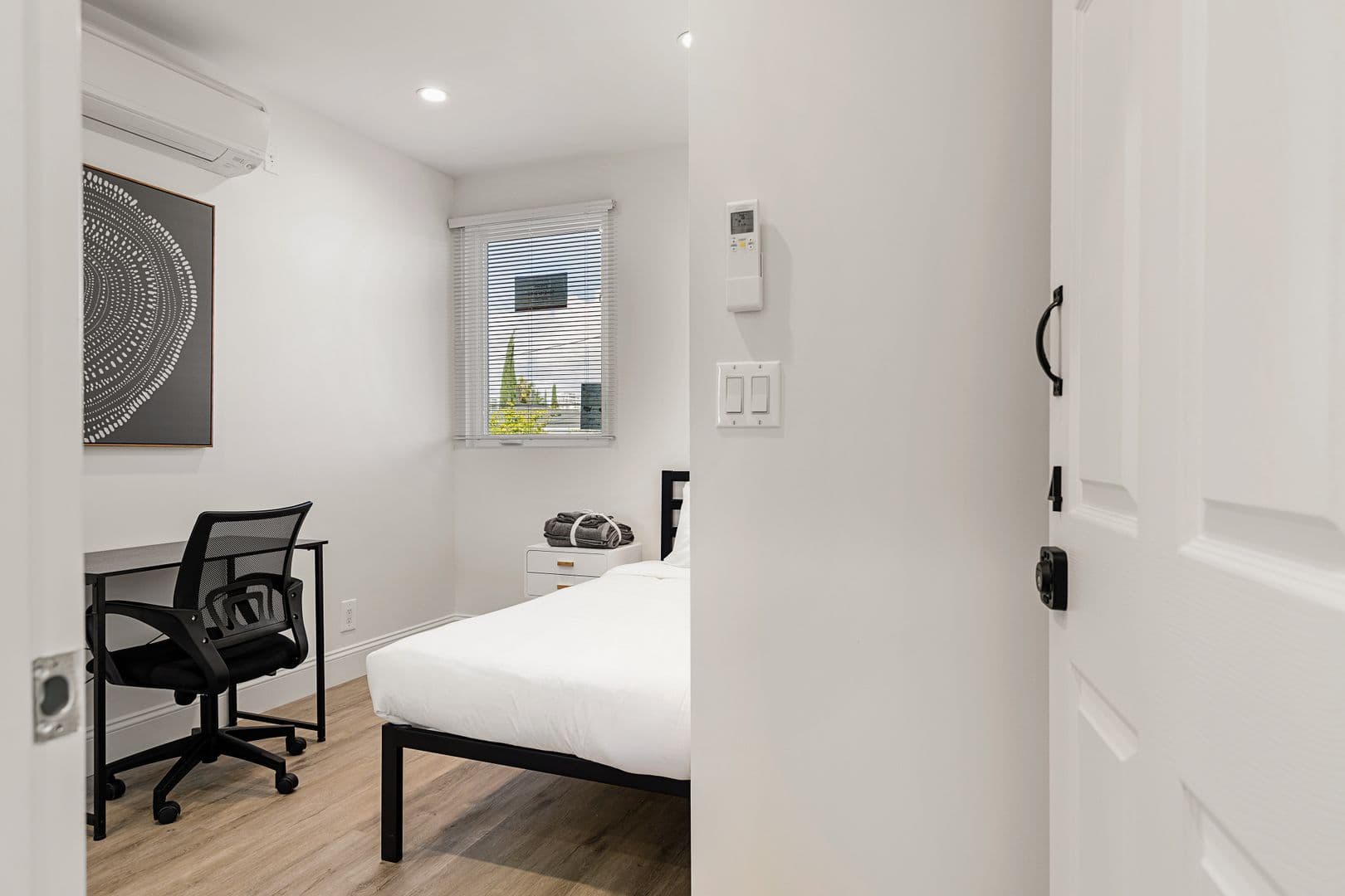 Los Angeles Apartment: 1740 Kelton Ave, Los Angeles, CA 90024