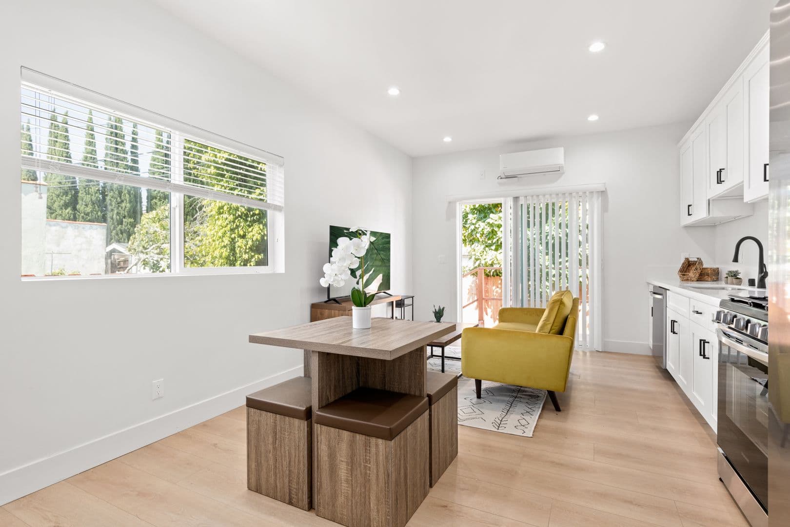 Los Angeles Apartment: 1736 Kelton Ave.