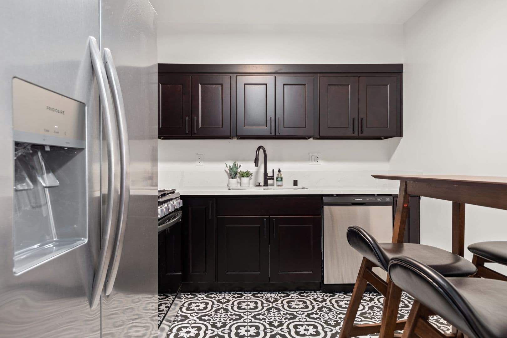 Los Angeles Apartment: 10793 Ohio Ave Los Angeles, CA 90024