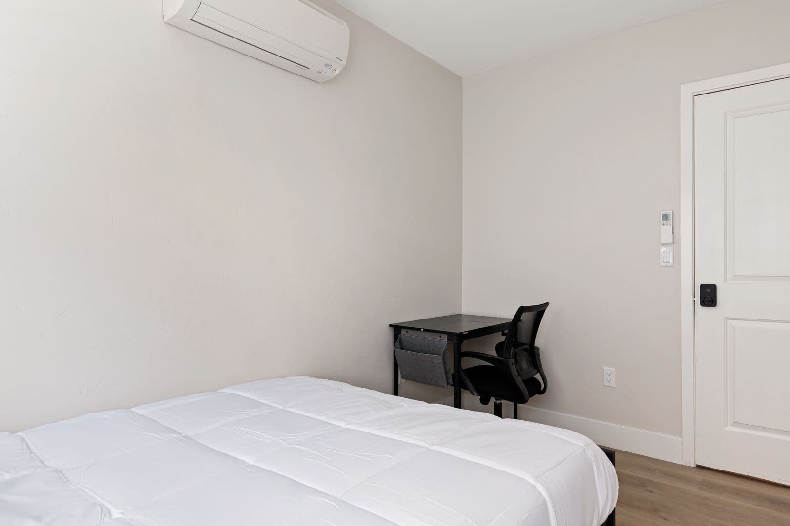 Los Angeles Apartment: 1709 Kelton Ave
