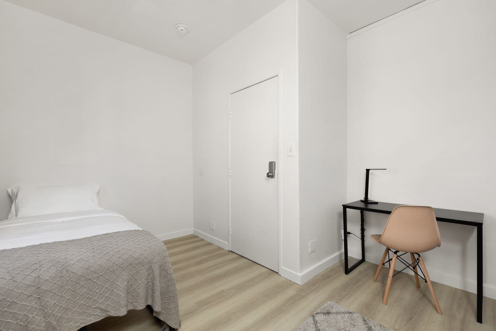 Los Angeles Apartment: 840 Hilgard Ave