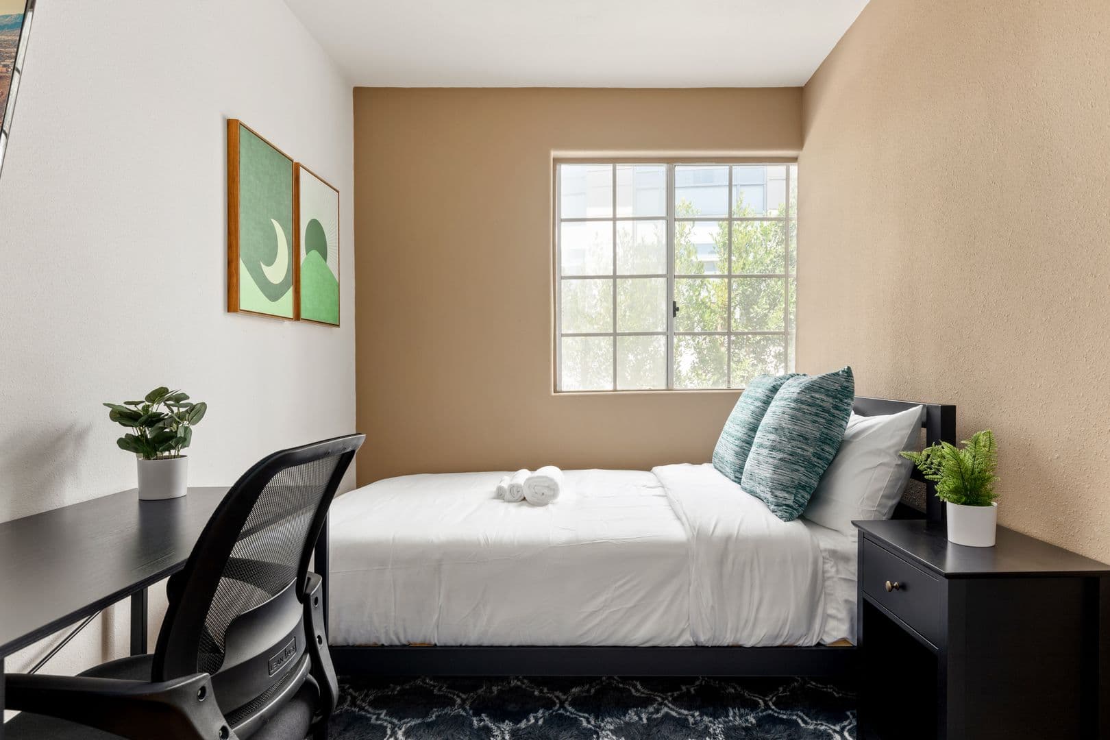 Los Angeles Apartment: 10777 Ashton