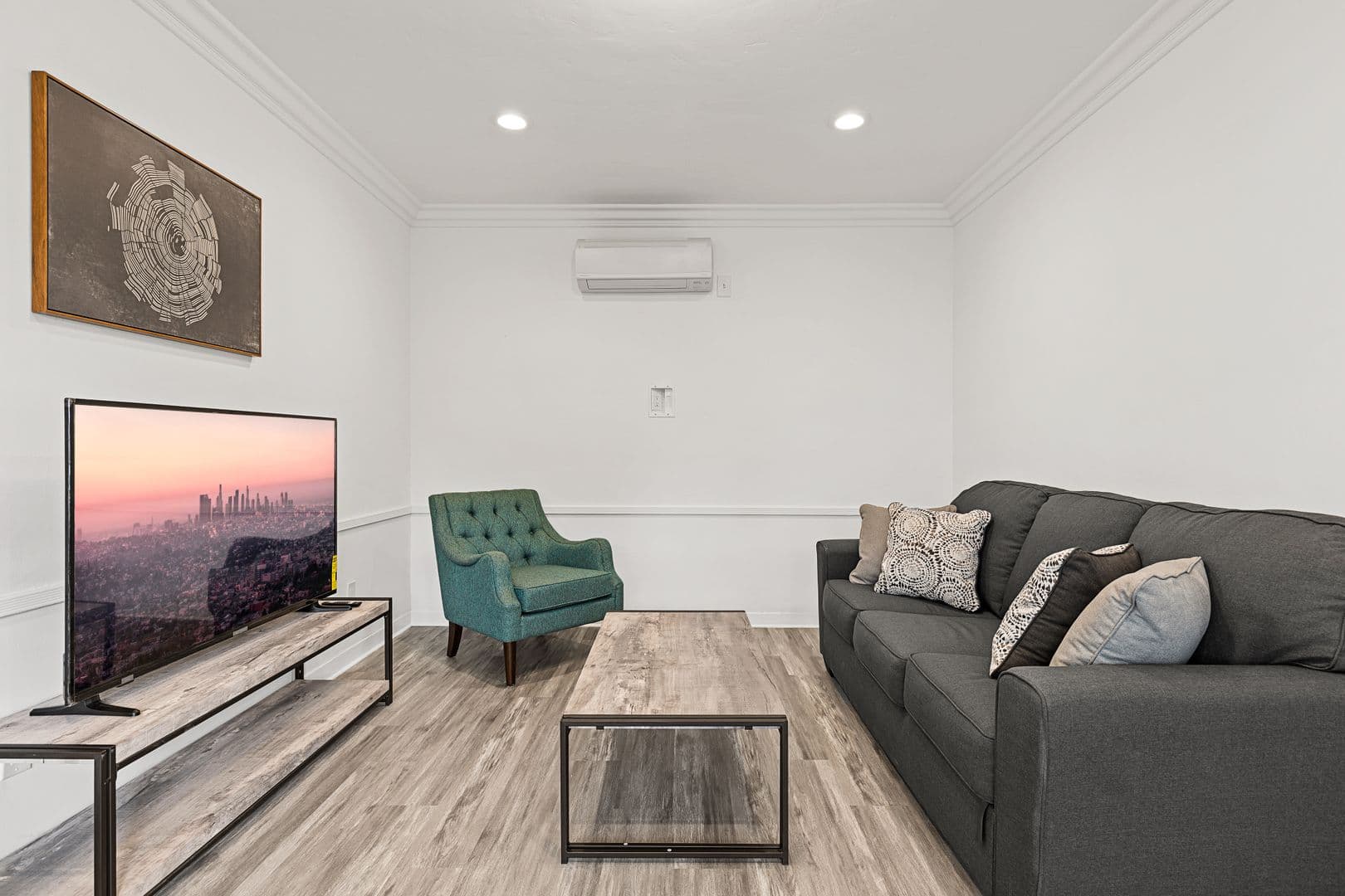 Los Angeles Apartment: 1740 Kelton Ave, Los Angeles, CA 90024