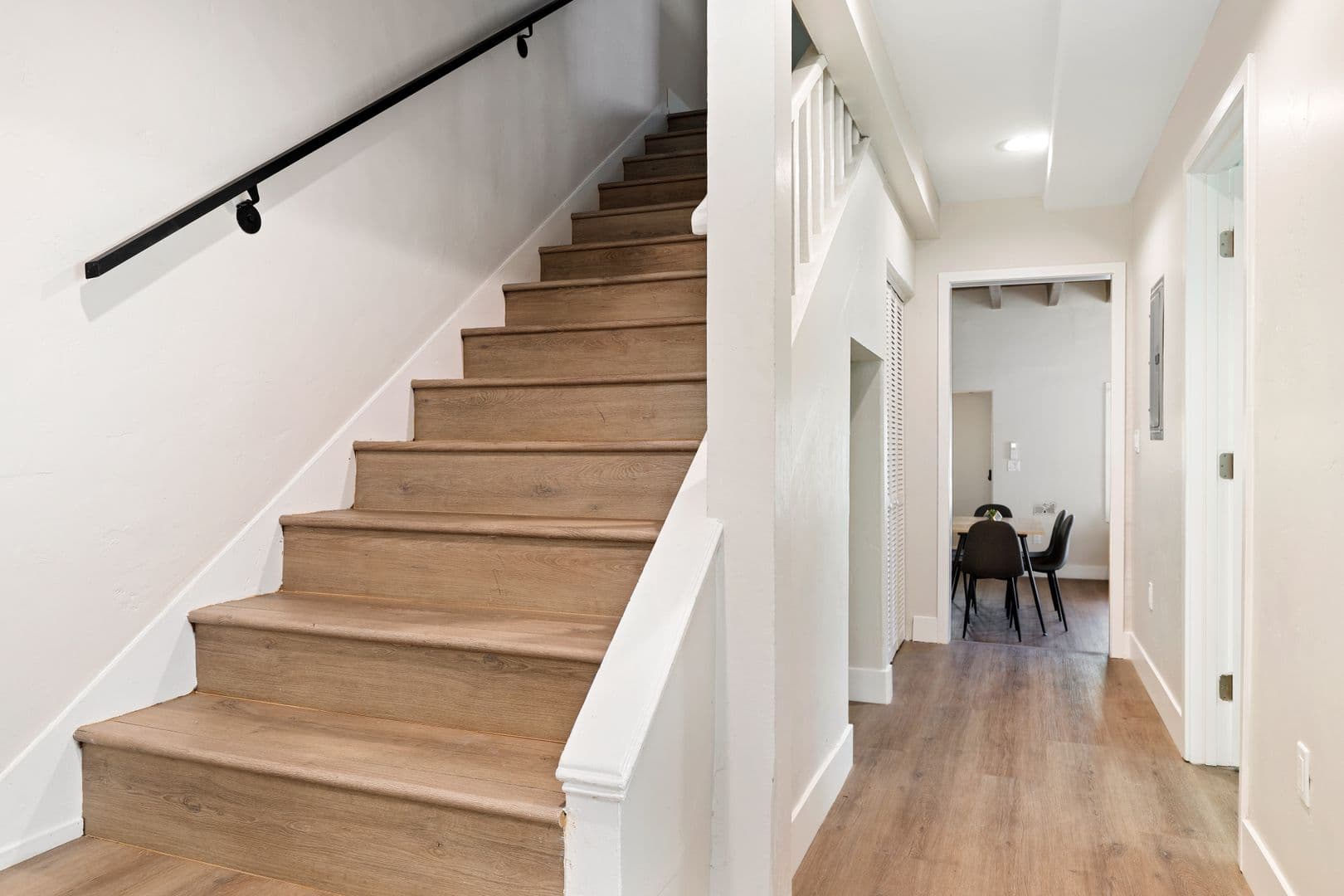 Los Angeles Apartment: 1709 Kelton Ave