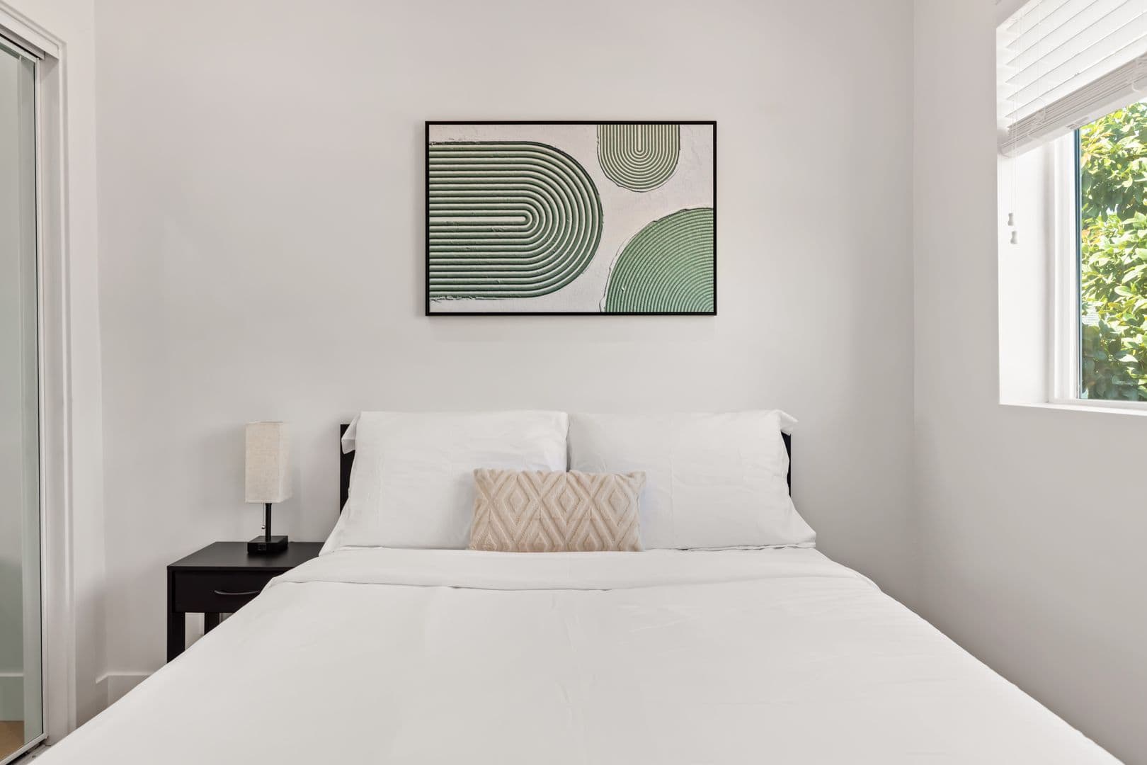 Los Angeles Apartment: 1736 Kelton Ave.