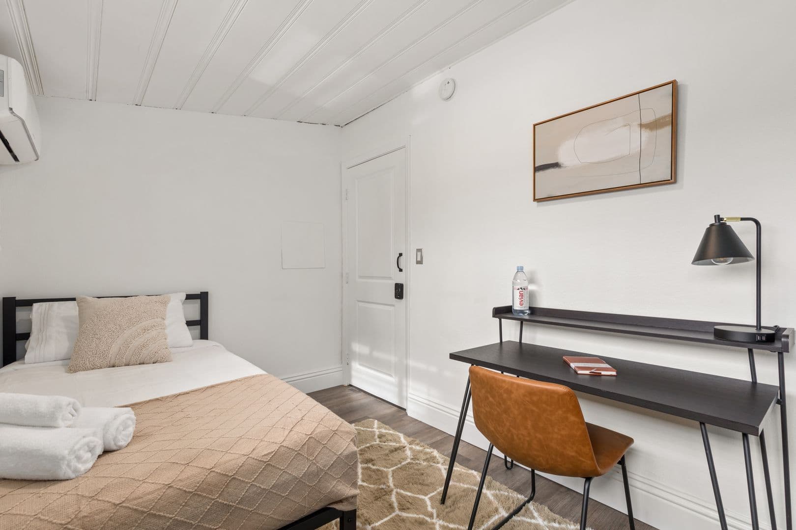 Los Angeles Apartment: 1515 Selby Ave