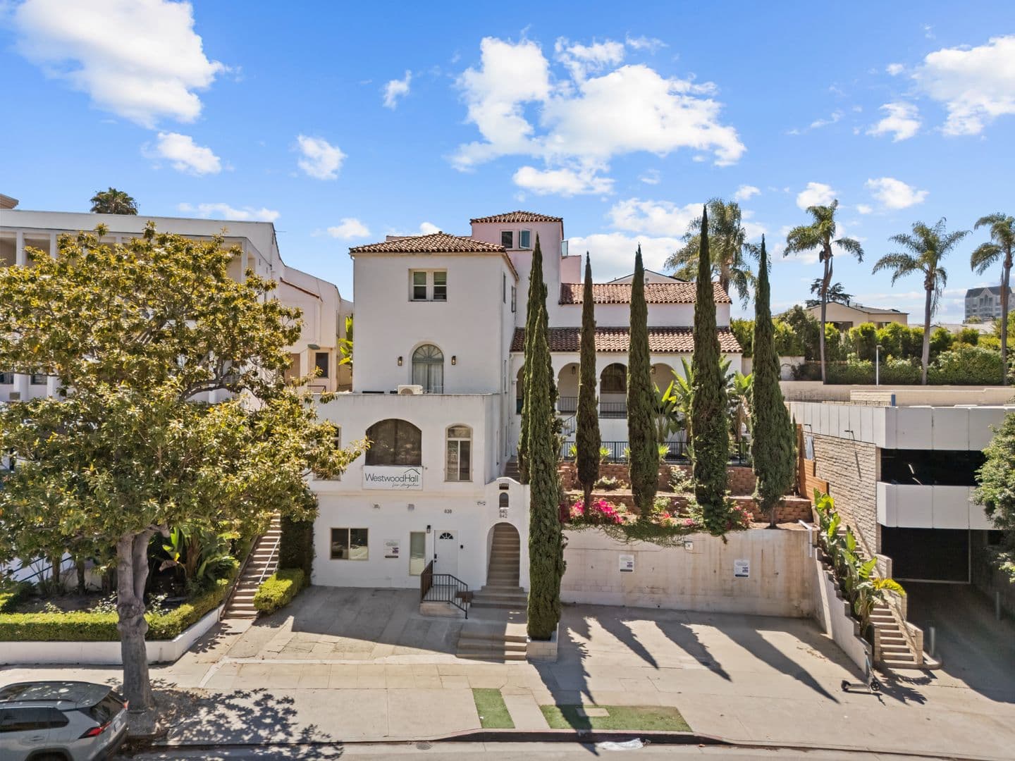 Los Angeles Apartment: 838 Hilgard Ave