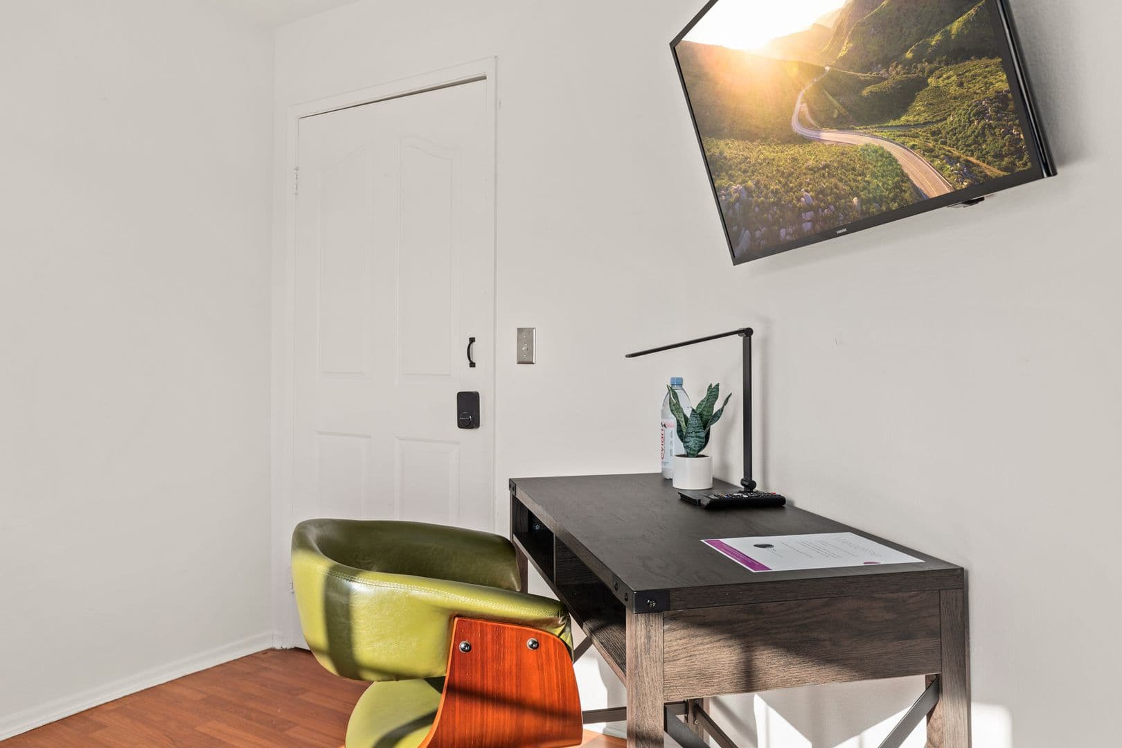 Los Angeles Apartment: 10777 Ashton