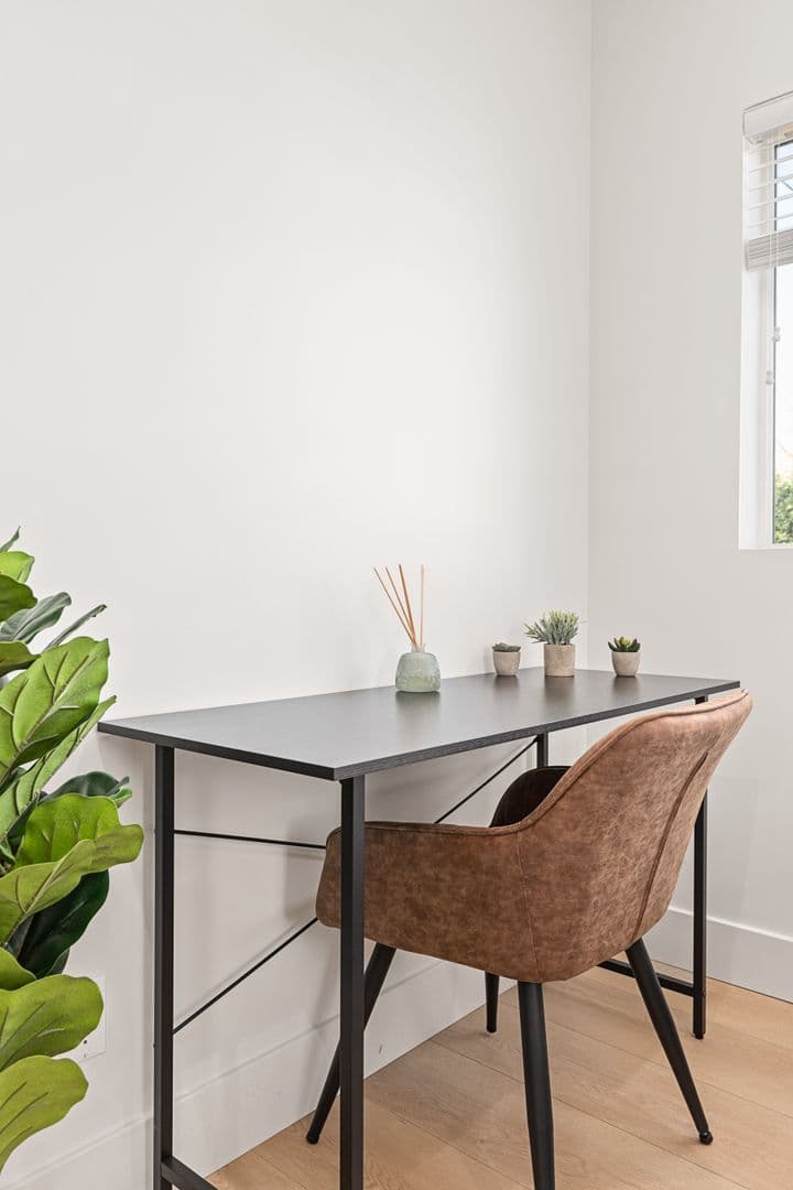 Los Angeles Apartment: 1736 Kelton Ave.