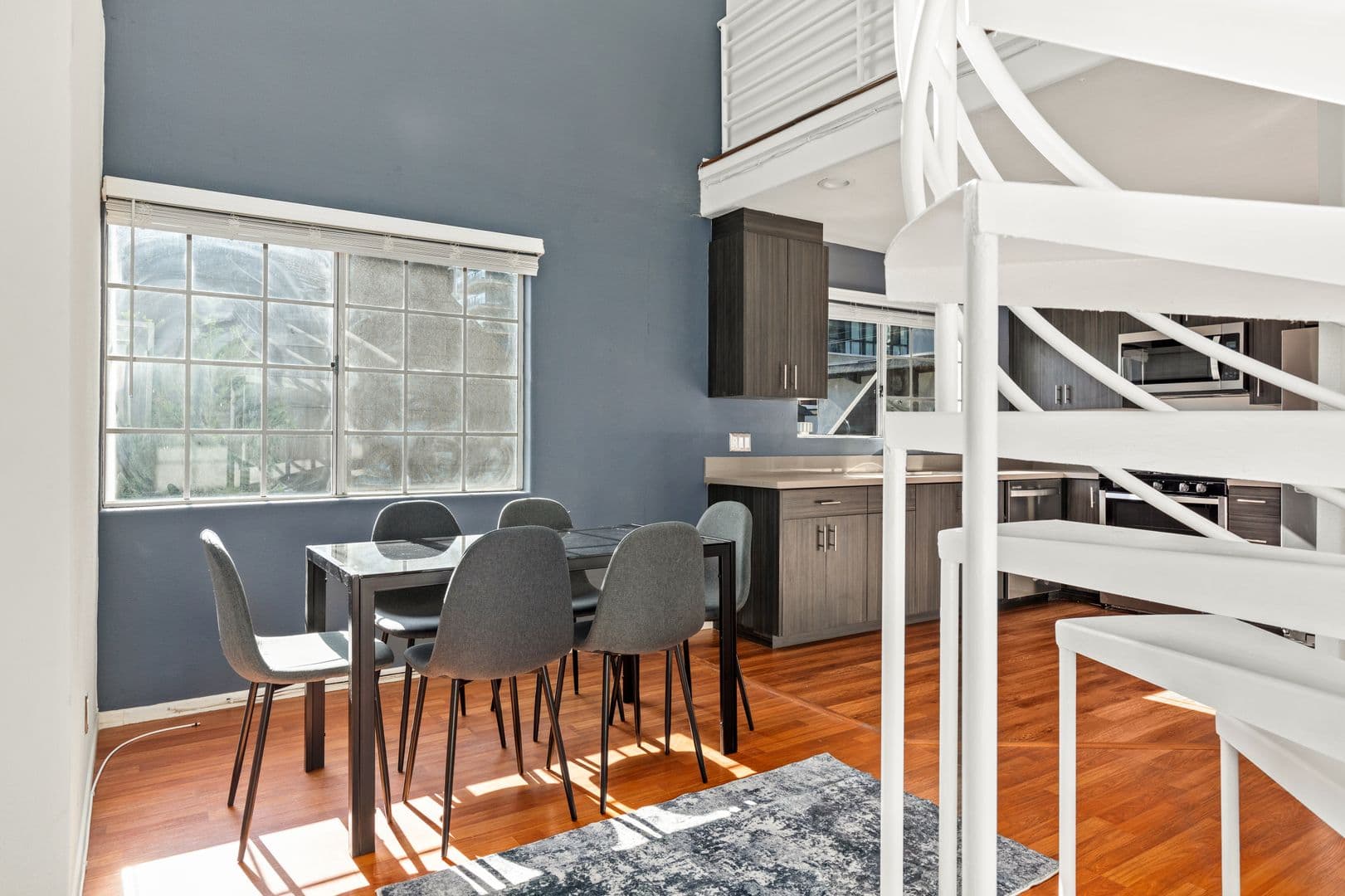 Los Angeles Apartment: 10777 Ashton