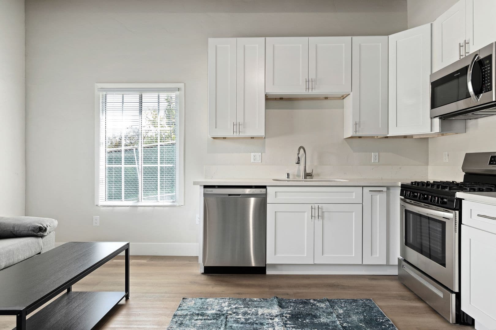 Los Angeles Apartment: 1709 Kelton Ave