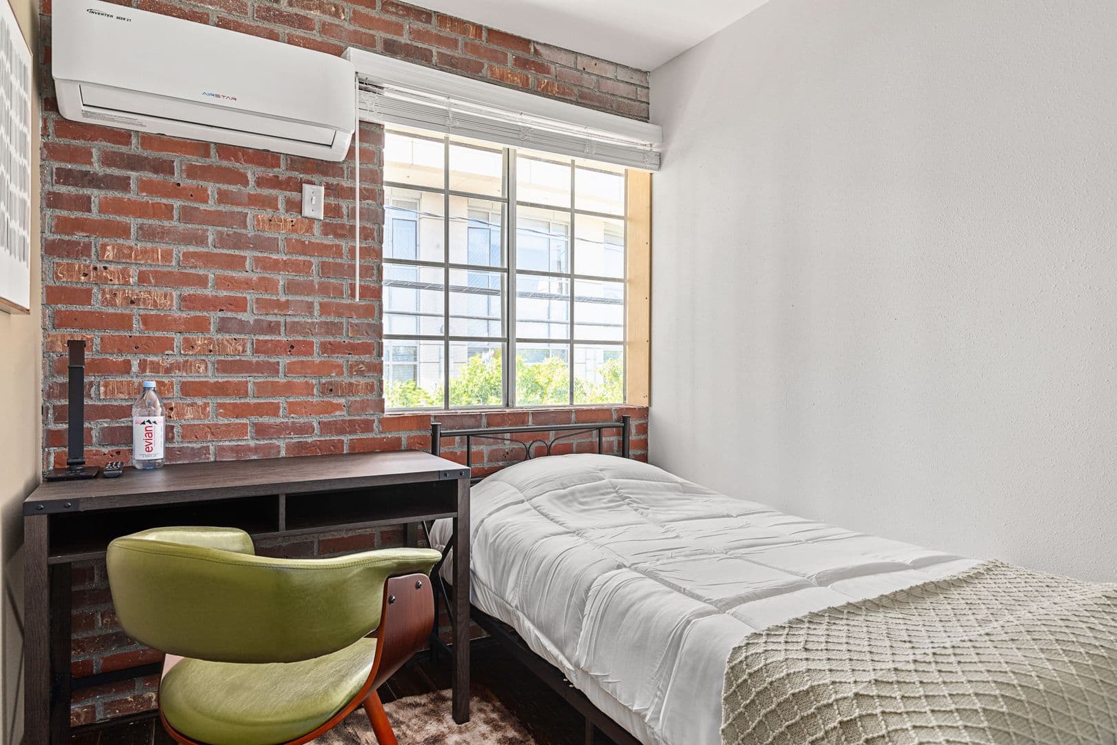 Los Angeles Apartment: 10777 Ashton